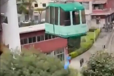 Napoli, paura sulla funivia del monte Faito: cavo si rompe, cade la cabina. Quattro morti, trovato il disperso: ferito grave