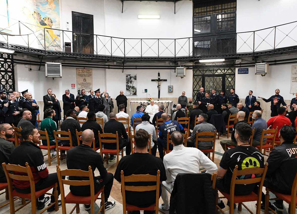 Papa Francesco, attacco al turbocapitalismo e ai ricchi: “Remissione dei debiti, ridistribuzione delle risorse” Papa Francesco, attacco al turbocapitalismo e ai ricchi: “Remissione dei debiti, ridistribuzione delle risorse”