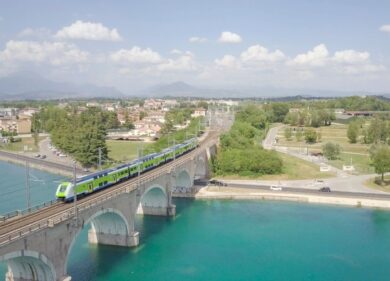 Trenord, dal weekend di Pasqua tornano le “gite in treno” verso laghi e grandi parchi