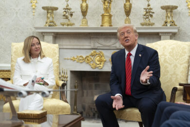 “Europei  parassiti? Mai detto”, Trump gela l’inviato di Repubblica. La gaffe clamorosa del giornalista italiano
