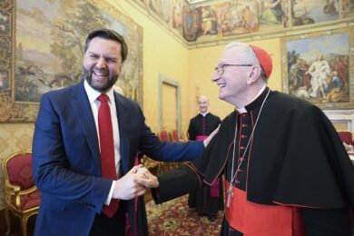 Usa-Santa Sede, Vance incontra il segretario di Stato Parolin. Dai migranti alle guerre, i temi del colloquio