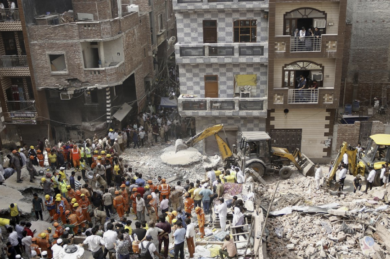 Crolla un palazzo vicino a New Delhi: almeno 11 morti. Tragedia in India. FOTO