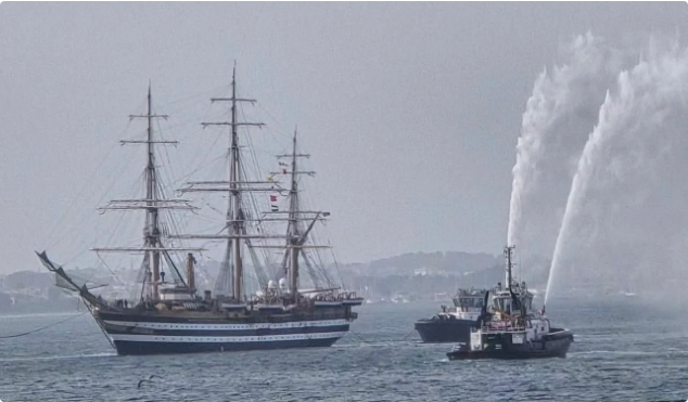 L’Amerigo Vespucci accende, incanta e anima i Mari di Taranto