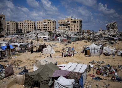 Guerra a Gaza, nemmeno a Pasqua cessa il fuoco. Hamas: “25 morti nei raid di Israele nella Striscia”