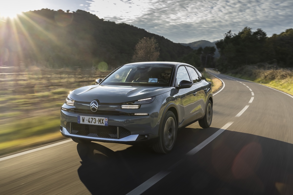 Nuova Citroën C4 Collection 2025: stile, comfort e tecnologia per la berlina elettrificata che cambia le regole