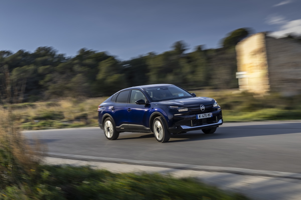 Nuova Citroën C4 Collection 2025: stile, comfort e tecnologia per la berlina elettrificata che cambia le regole