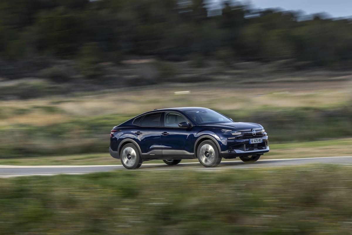 Nuova Citroën C4 Collection 2025: stile, comfort e tecnologia per la berlina elettrificata che cambia le regole