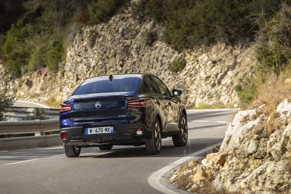 Nuova Citroën C4 Collection 2025: stile, comfort e tecnologia per la berlina elettrificata che cambia le regole