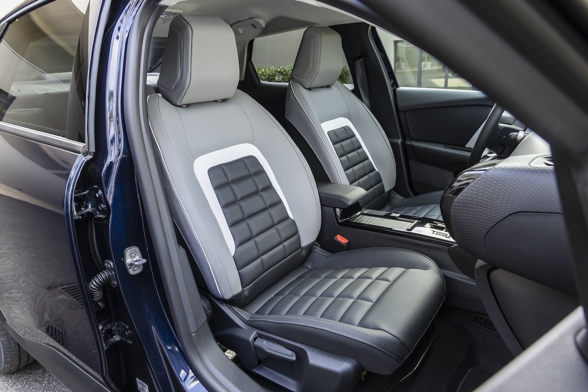 Nuova Citroën C4 Collection 2025: stile, comfort e tecnologia per la berlina elettrificata che cambia le regole