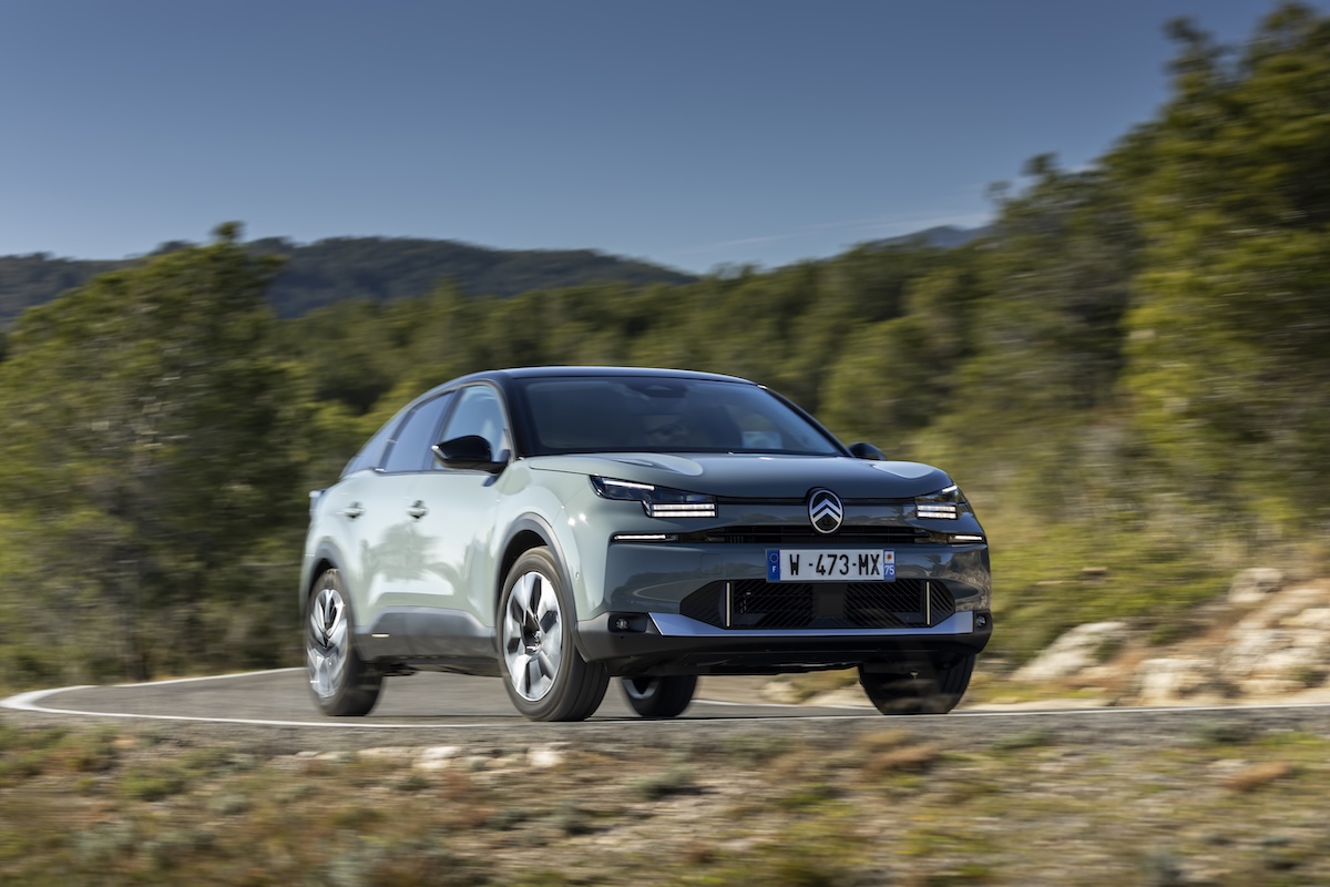 Nuova Citroën C4 Collection 2025: stile, comfort e tecnologia per la berlina elettrificata che cambia le regole