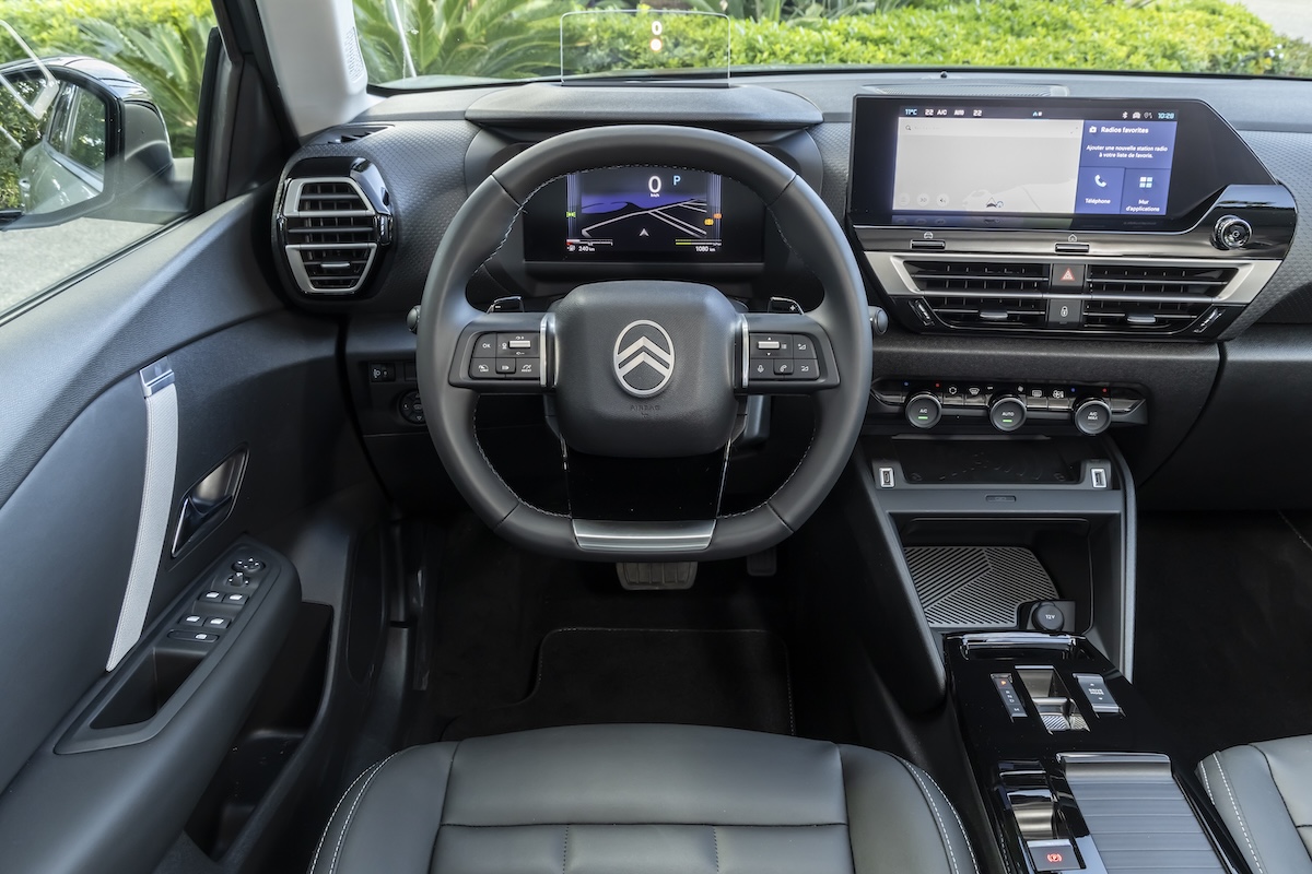 Nuova Citroën C4 Collection 2025: stile, comfort e tecnologia per la berlina elettrificata che cambia le regole