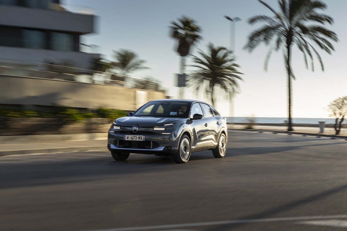 Nuova Citroën C4 Collection 2025: stile, comfort e tecnologia per la berlina elettrificata che cambia le regole