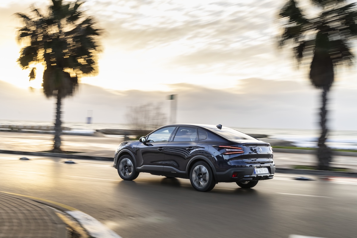 Nuova Citroën C4 Collection 2025: stile, comfort e tecnologia per la berlina elettrificata che cambia le regole
