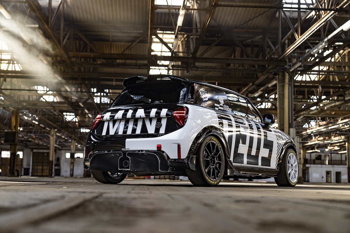 MINI John Cooper Works alla 24 Ore del Nürburgring 2025: racing, stile e spirito DEUS