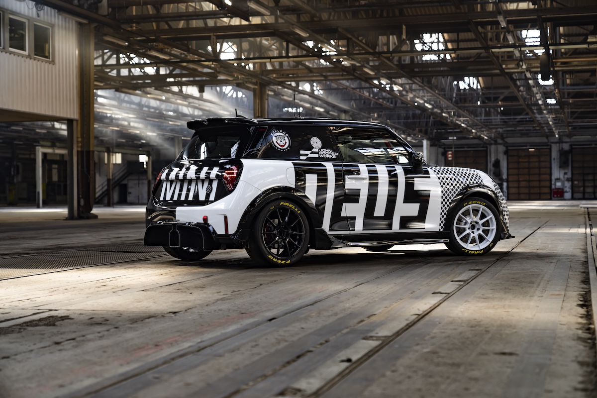 MINI John Cooper Works alla 24 Ore del Nürburgring 2025: racing, stile e spirito DEUS