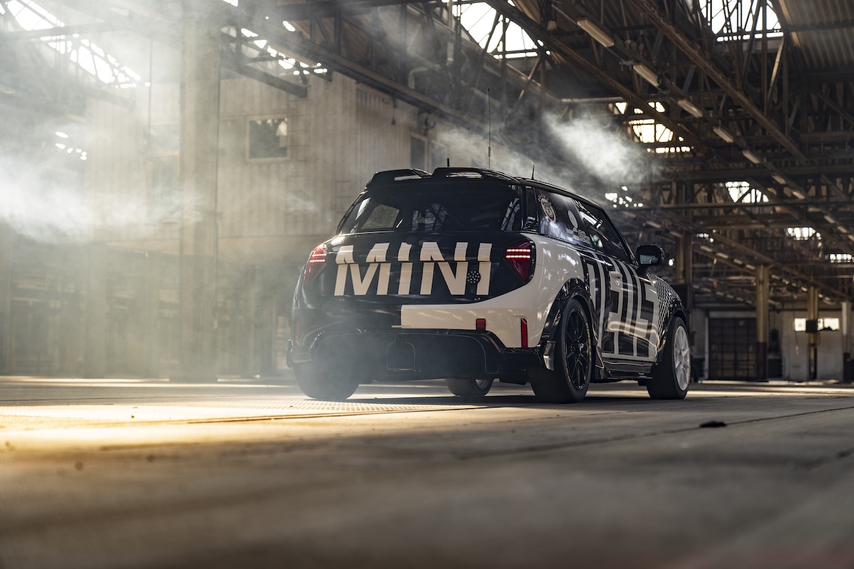 MINI John Cooper Works alla 24 Ore del Nürburgring 2025: racing, stile e spirito DEUS