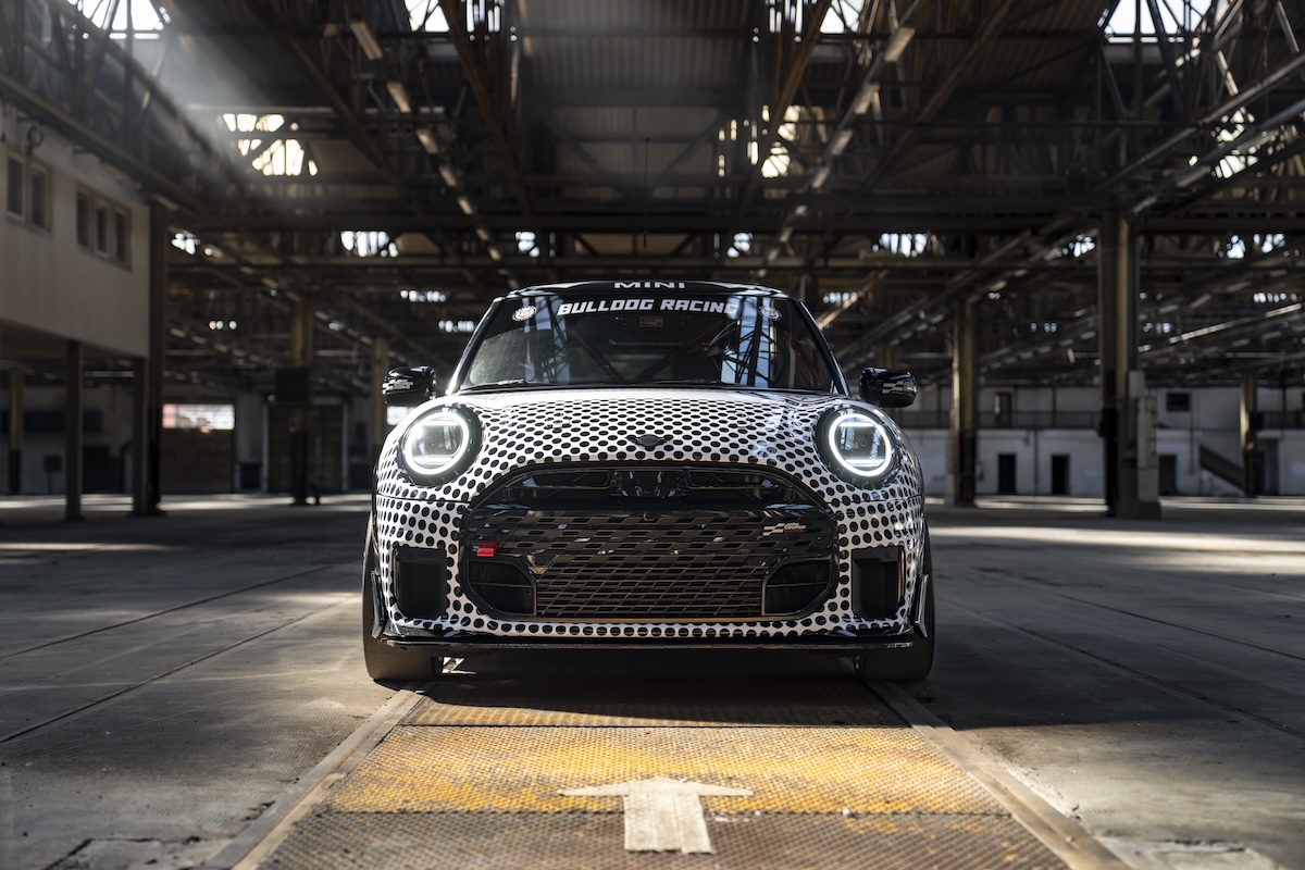 MINI John Cooper Works alla 24 Ore del Nürburgring 2025: racing, stile e spirito DEUS