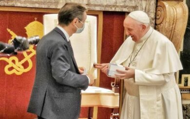 Francesco, Fontana ricorda l’incontro dopo la pandemia: “Ci disse che la Lombardia era stata una colonna per il Paese”