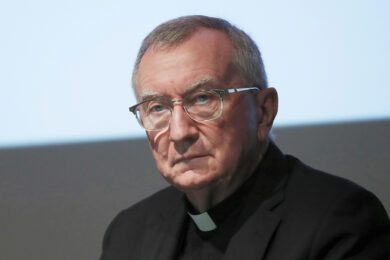 Chi è Pietro Parolin, il cardinale che va all’Ikea e potrebbe succedere a Papa Francesco
