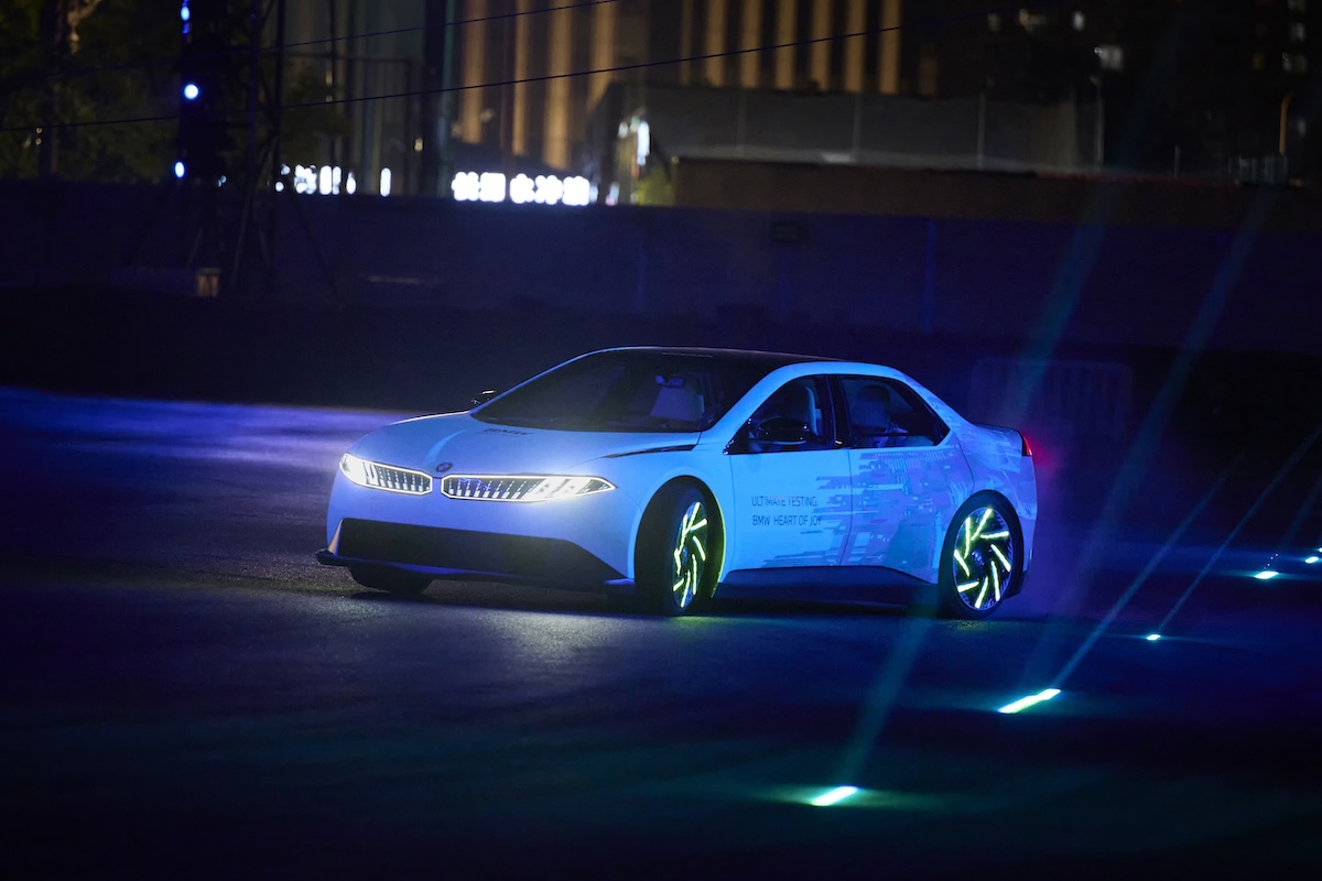 BMW Vision Driving Experience stupisce a Shanghai: 18.000 Nm di coppia e un design che illumina il futuro BMW Vision Driving Experience stupisce a Shanghai: 18.000 Nm di coppia e un design che illumina il futuro