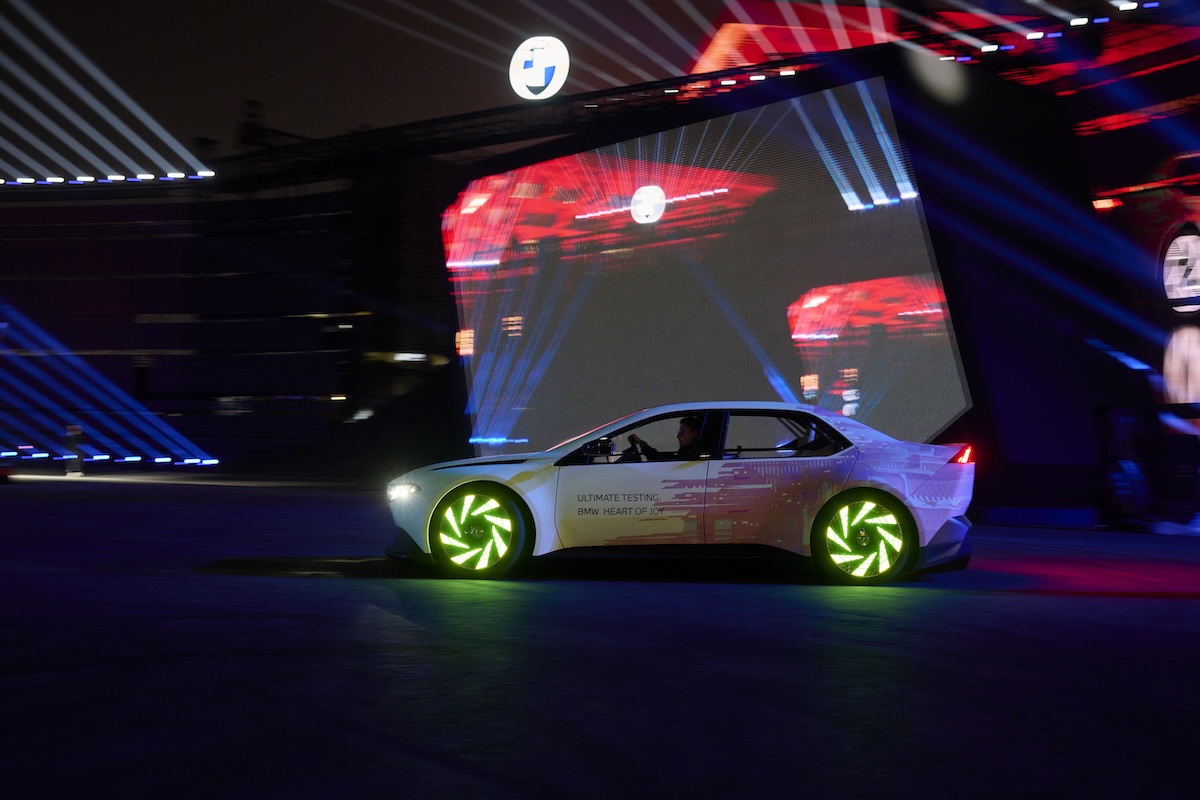 BMW Vision Driving Experience stupisce a Shanghai: 18.000 Nm di coppia e un design che illumina il futuro BMW Vision Driving Experience stupisce a Shanghai: 18.000 Nm di coppia e un design che illumina il futuro