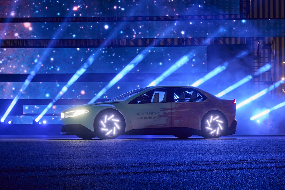 BMW Vision Driving Experience stupisce a Shanghai: 18.000 Nm di coppia e un design che illumina il futuro BMW Vision Driving Experience stupisce a Shanghai: 18.000 Nm di coppia e un design che illumina il futuro
