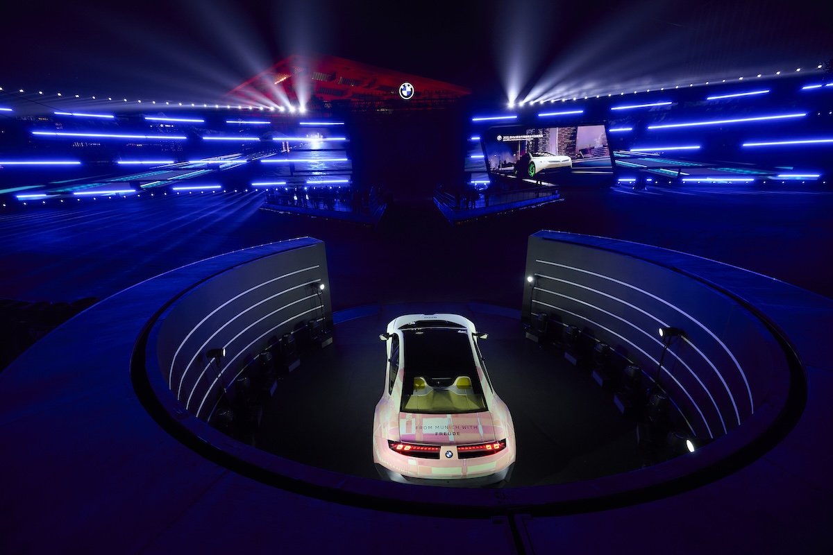 BMW Vision Driving Experience stupisce a Shanghai: 18.000 Nm di coppia e un design che illumina il futuro BMW Vision Driving Experience stupisce a Shanghai: 18.000 Nm di coppia e un design che illumina il futuro