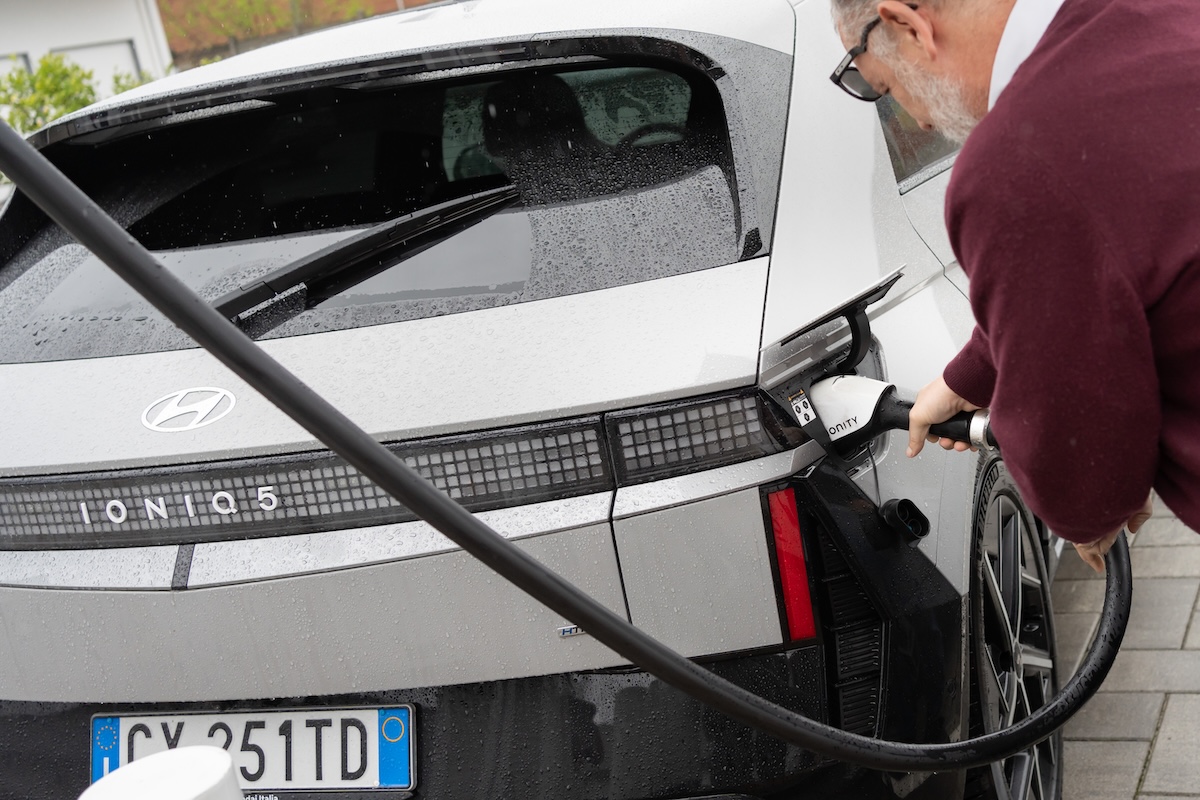 Hyundai Ioniq 5 e Inoiq 6 rivoluzionano la mobilità elettrica con la ricarica da 800 Volt
