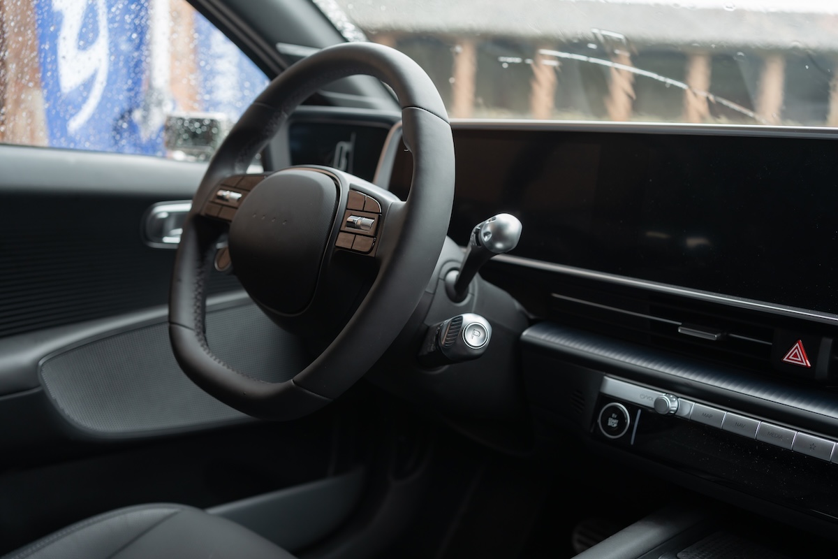 Hyundai Ioniq 5 e Inoiq 6 rivoluzionano la mobilità elettrica con la ricarica da 800 Volt