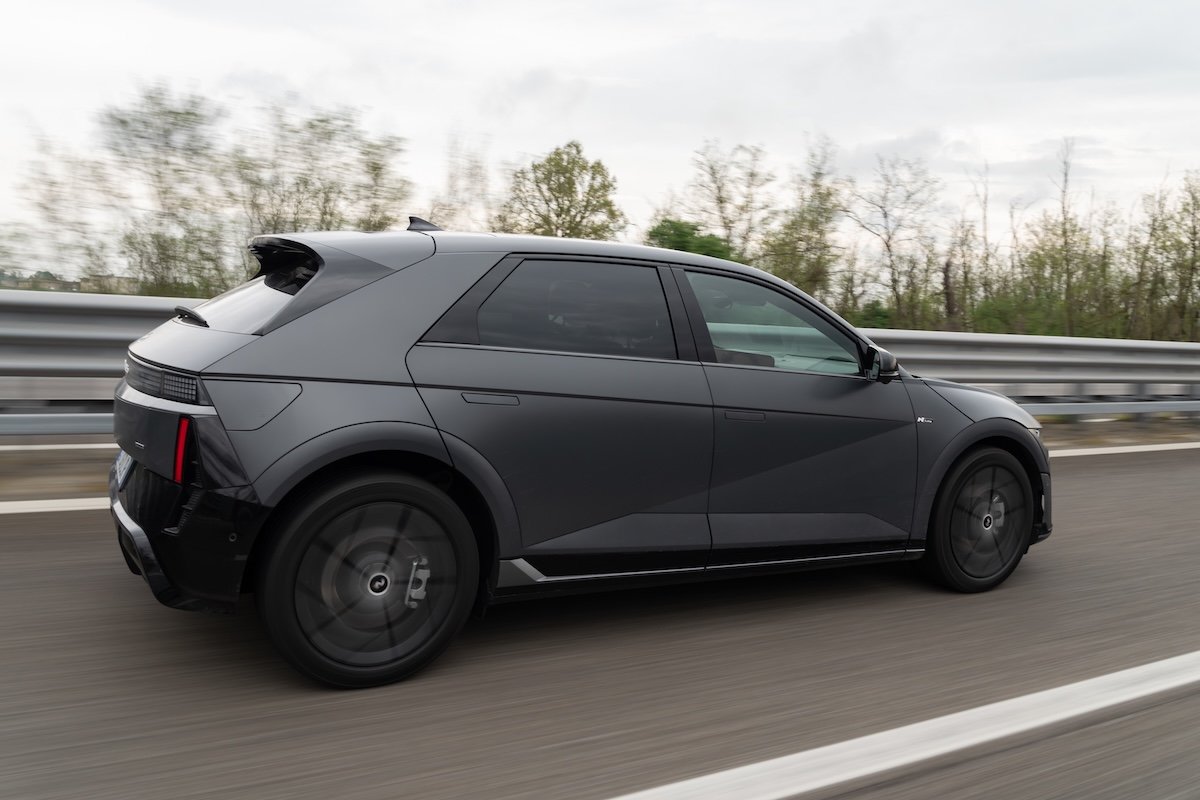 Hyundai Ioniq 5 e Inoiq 6 rivoluzionano la mobilità elettrica con la ricarica da 800 Volt