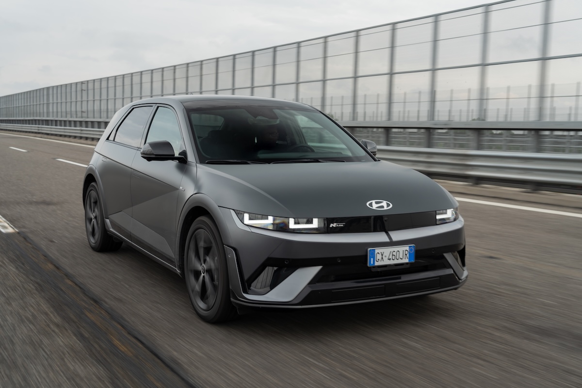 Hyundai Ioniq 5 e Inoiq 6 rivoluzionano la mobilità elettrica con la ricarica da 800 Volt