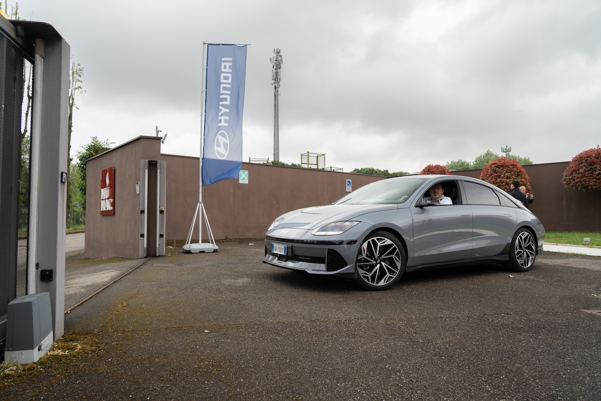 Hyundai Ioniq 5 e Inoiq 6 rivoluzionano la mobilità elettrica con la ricarica da 800 Volt