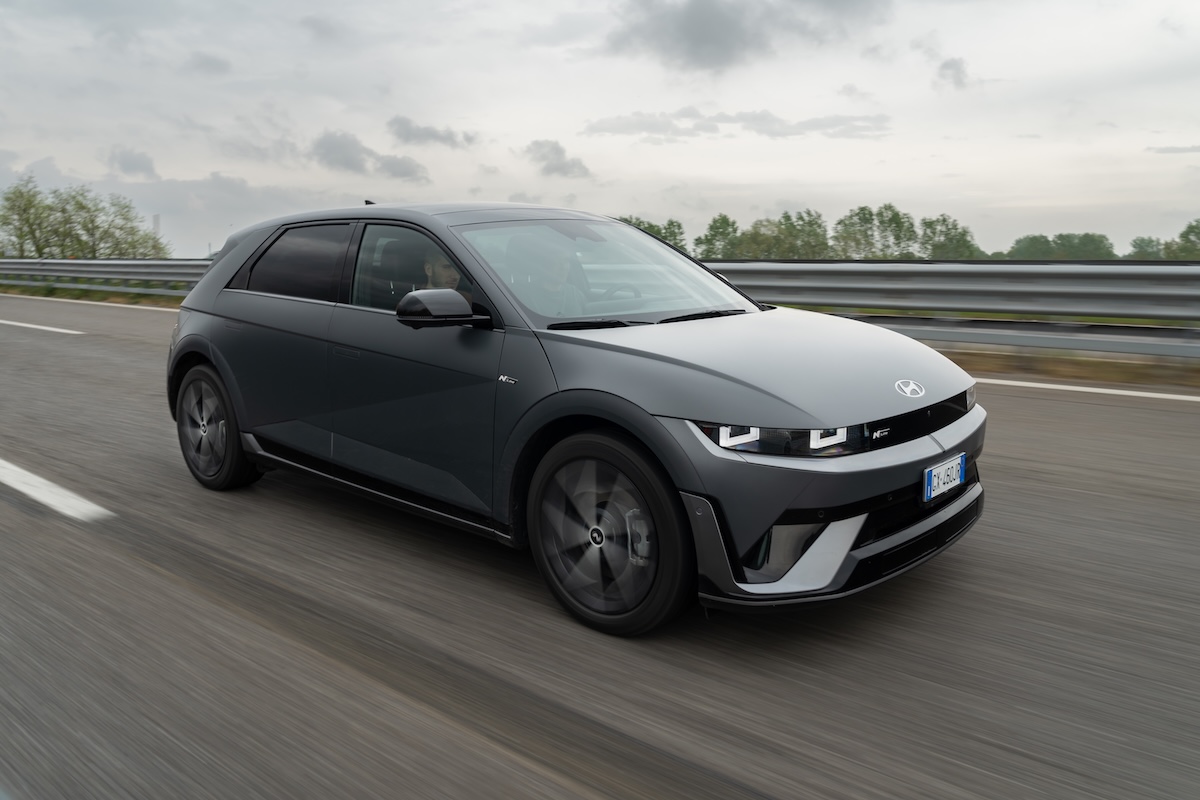 Hyundai Ioniq 5 e Inoiq 6 rivoluzionano la mobilità elettrica con la ricarica da 800 Volt
