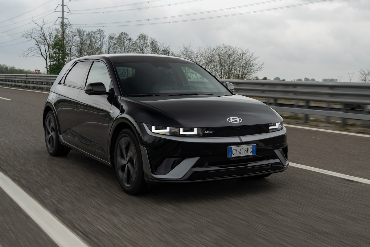 Hyundai Ioniq 5 e Inoiq 6 rivoluzionano la mobilità elettrica con la ricarica da 800 Volt