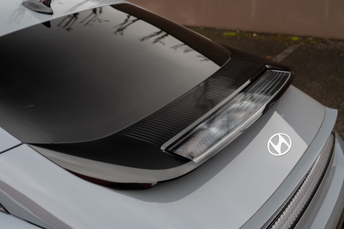 Hyundai Ioniq 5 e Inoiq 6 rivoluzionano la mobilità elettrica con la ricarica da 800 Volt