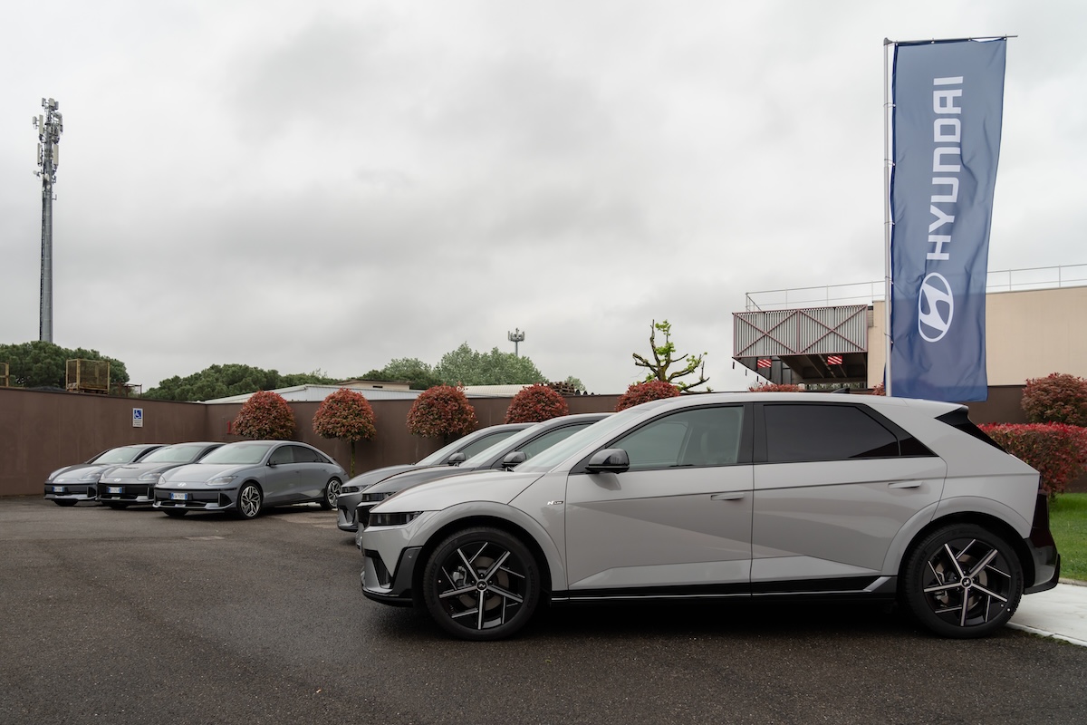 Hyundai Ioniq 5 e Inoiq 6 rivoluzionano la mobilità elettrica con la ricarica da 800 Volt