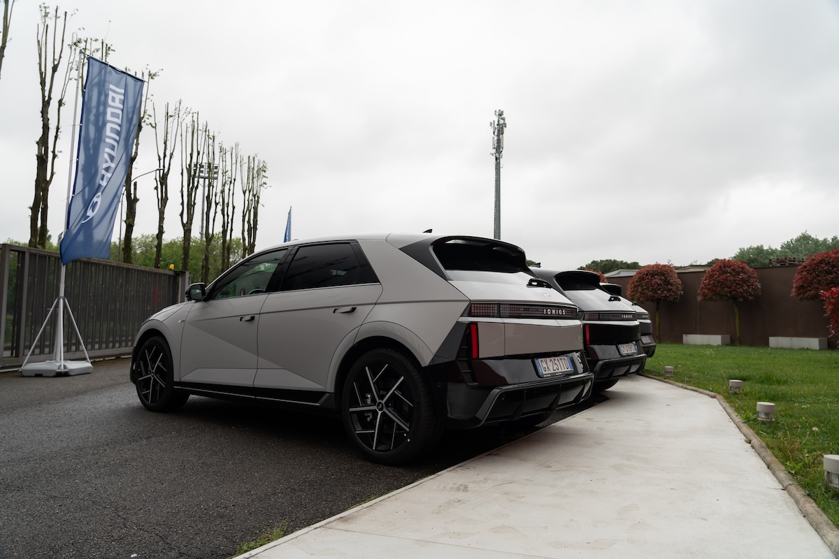 Hyundai Ioniq 5 e Inoiq 6 rivoluzionano la mobilità elettrica con la ricarica da 800 Volt