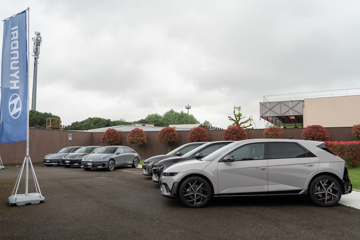 Hyundai Ioniq 5 e Inoiq 6 rivoluzionano la mobilità elettrica con la ricarica da 800 Volt