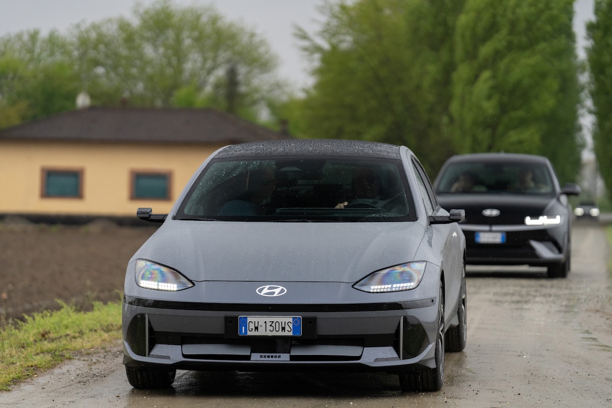 Hyundai Ioniq 5 e Inoiq 6 rivoluzionano la mobilità elettrica con la ricarica da 800 Volt
