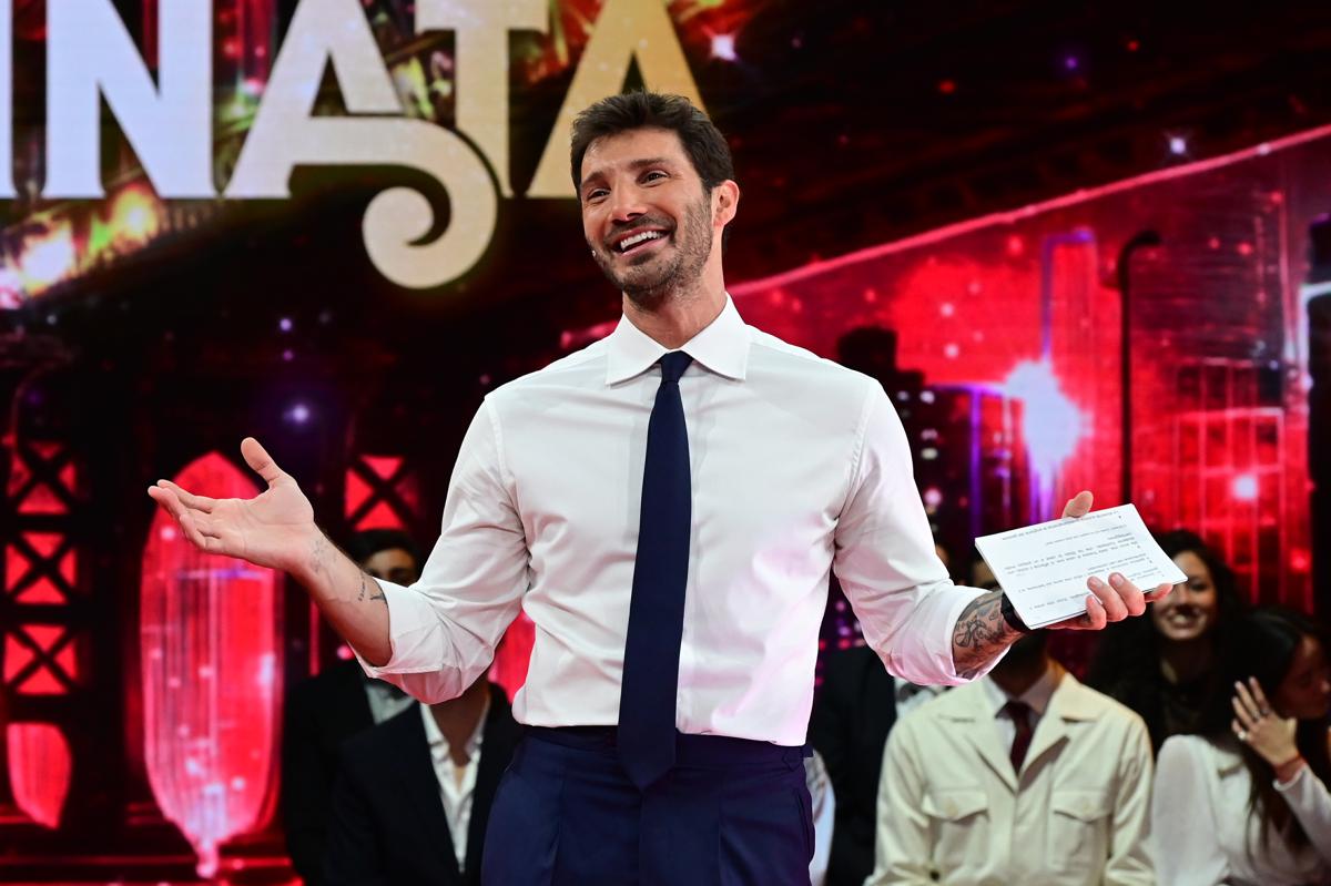 Ascolti tv disastro Rai (e Mediaset fa festa) che corre ai ripari – La decisione sui programmi che vanno in onda Ascolti tv disastro Rai (e Mediaset fa festa) che corre ai ripari – La decisione sui programmi che vanno in onda