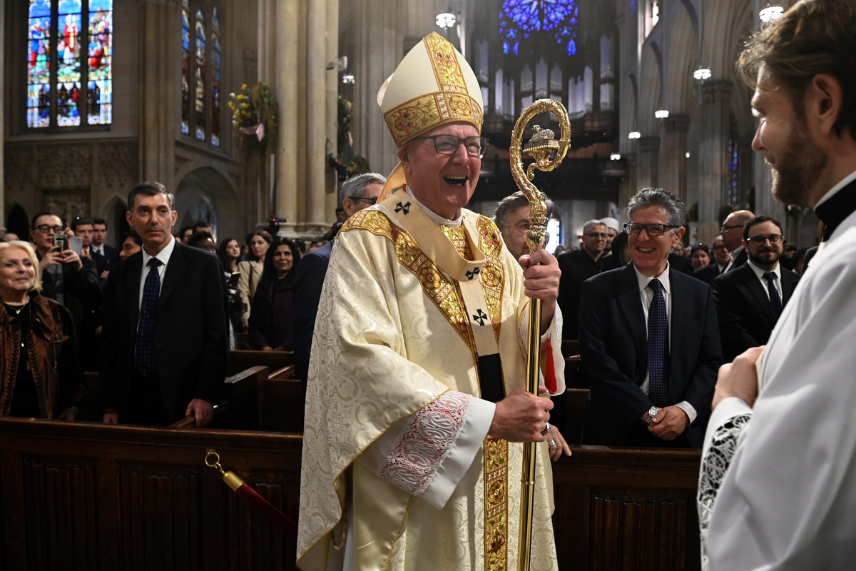 Chi è Timothy Dolan, il cardinale star del web che sogna il papato con la benedizione di Trump