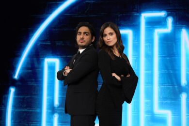 Ascolti tv, Fuochi d’Artificio disastro: Canale 5, Le Iene e Floris distruggono Rai1. Che flop! Tutti i numeri e trend Auditel