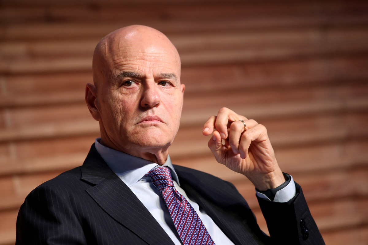 Eni, utile trimestre a 1,4 miliardi. Descalzi: solidi risultati in contesto macroeconomico incerto Eni, utile trimestre a 1,4 miliardi. Descalzi: solidi risultati in contesto macroeconomico incerto