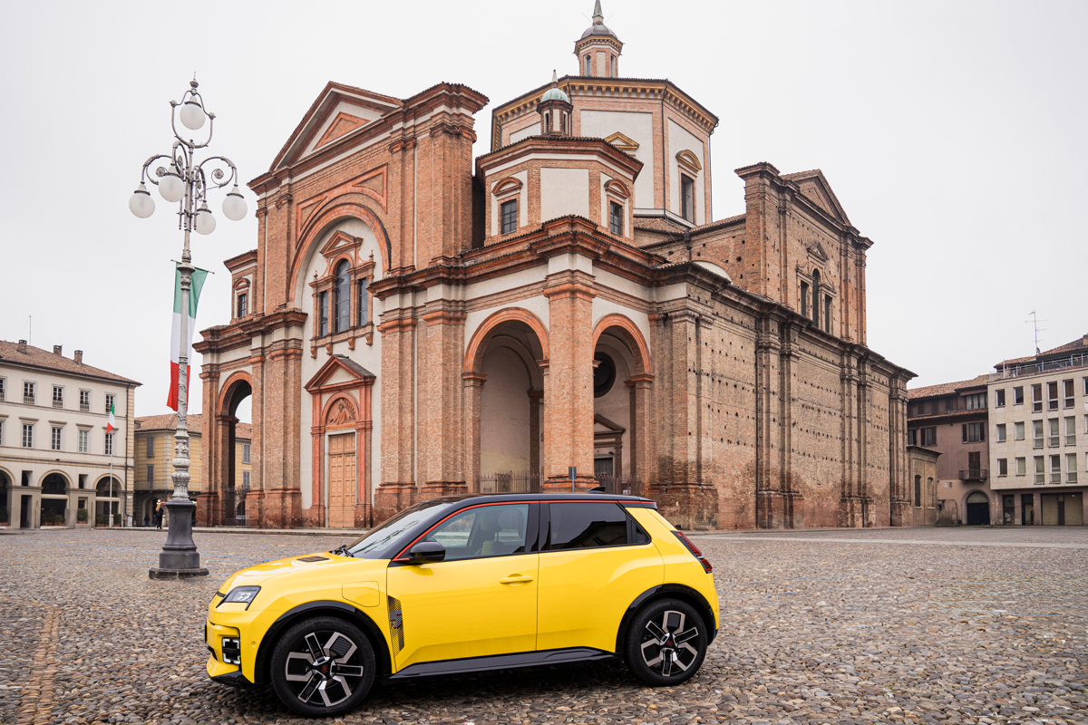Renault cresce nel primo trimestre 2025: vendite in aumento e focus su elettrificazione e mercati globali Renault cresce nel primo trimestre 2025: vendite in aumento e focus su elettrificazione e mercati globali