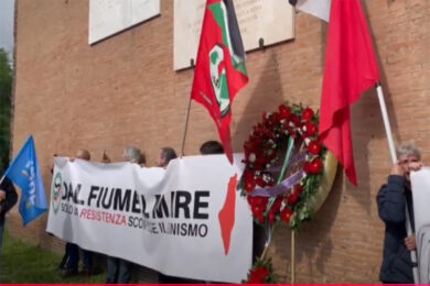 25 Aprile, la manifestazione pro Palestina a Roma con cori e striscioni per Gaza. Video