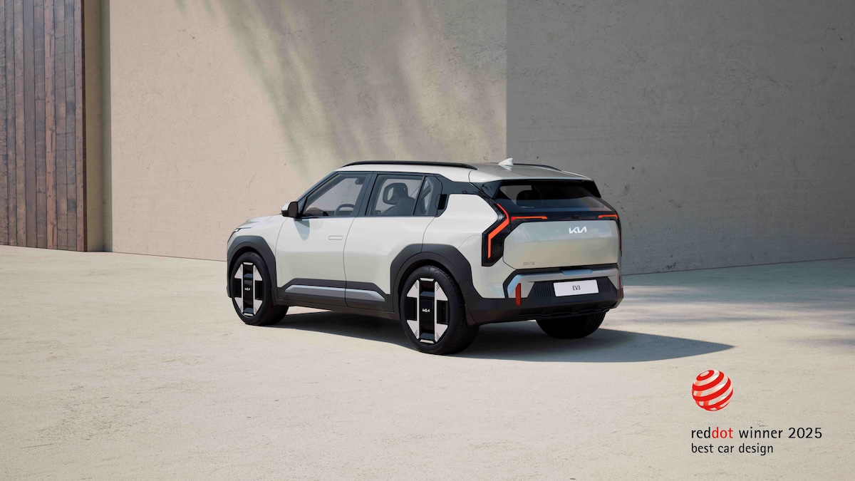 Kia EV3 premiata ai Red Dot Award 2025: il SUV elettrico conquista il “Best of the Best” nel design