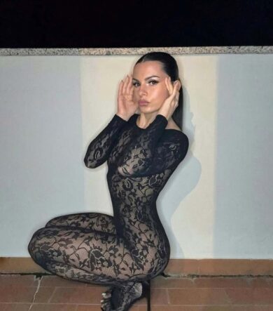 Maestra di Treviso su OnlyFans: “Tolgo la biancheria solo se pagano bene. Licenziamento assurdo”