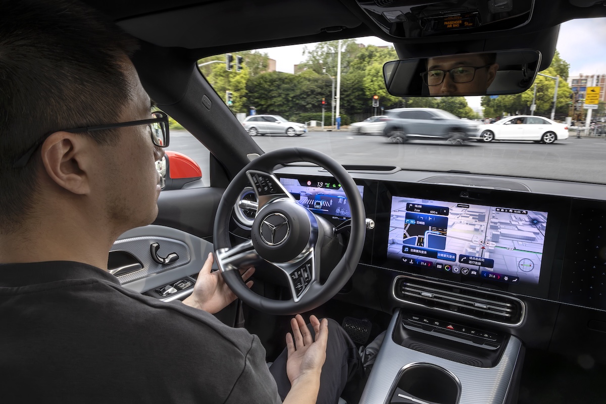 Mercedes-Benz e il paradosso dell’auto: tagli di produzione in Europa, più vetrine in Cina Mercedes-Benz e il paradosso dell’auto: tagli di produzione in Europa, più vetrine in Cina