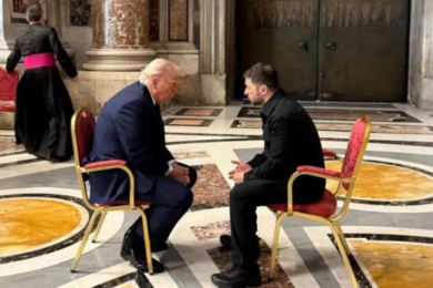 Trump e Zelensky, l’incontro a quattr’occhi alle esequie di un Papa che li ha criticati