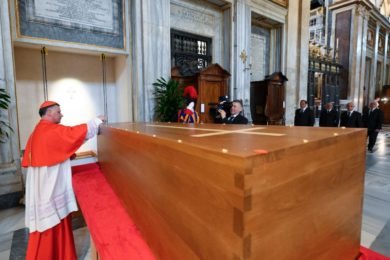 Funerali del Papa: in 400 mila per l’addio a Francesco. La tumulazione a Santa Maria Maggiore